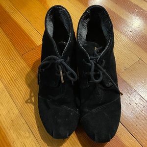 Toms wedges